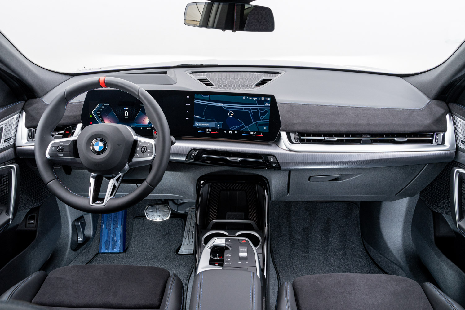 BMW X2 M35i xDrive Msport | nový model | české předváděcí auto | skladem | sportovní SUV coupé | benzín 300 koní | modrá matná | maximální výbava | skvělá cena | ihned k předání | nákup online | zprostředkovatel prodeje | online autosalon | AUTOiBUY.com